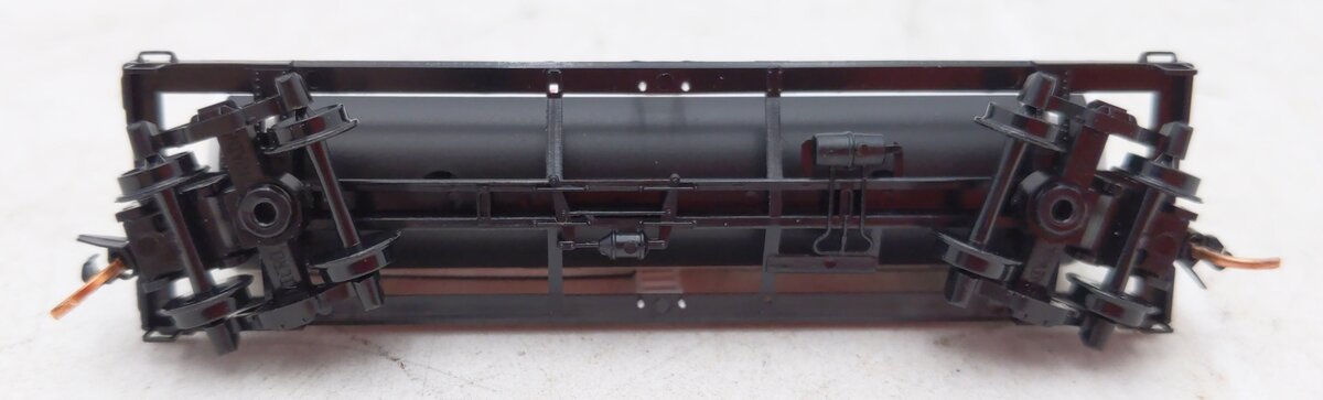 Micro-Trains 06500870 N Scale Nestlé Baby Ruth 39' Single Dome Tank Car #375