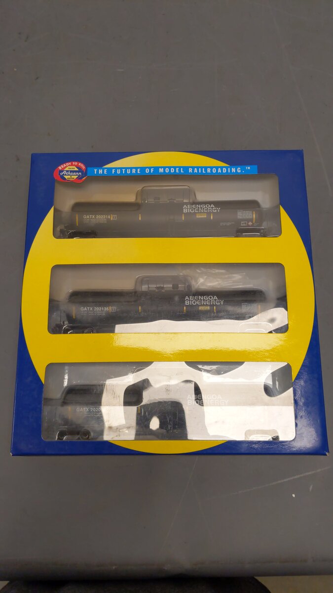 Athearn 98445 HO Abengoa 30,000-Gallon Ethanol Tank Car #1 (3)