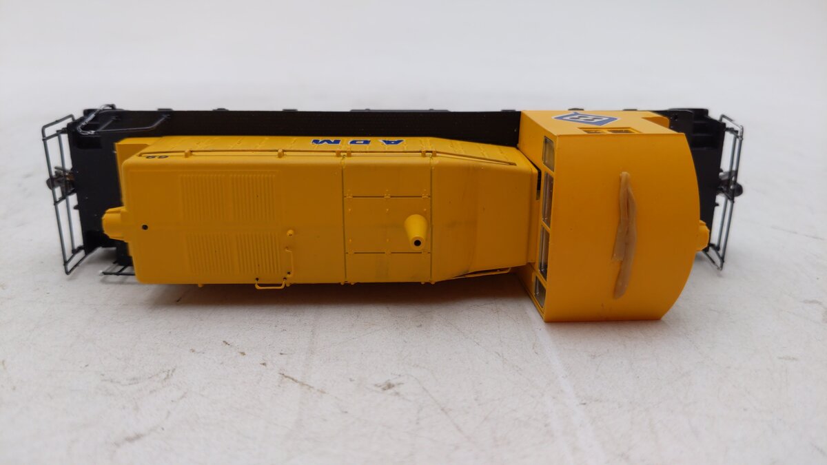 Walthers 932-1362 HO ADM EMD SW-1 Diesel Locomotive #69