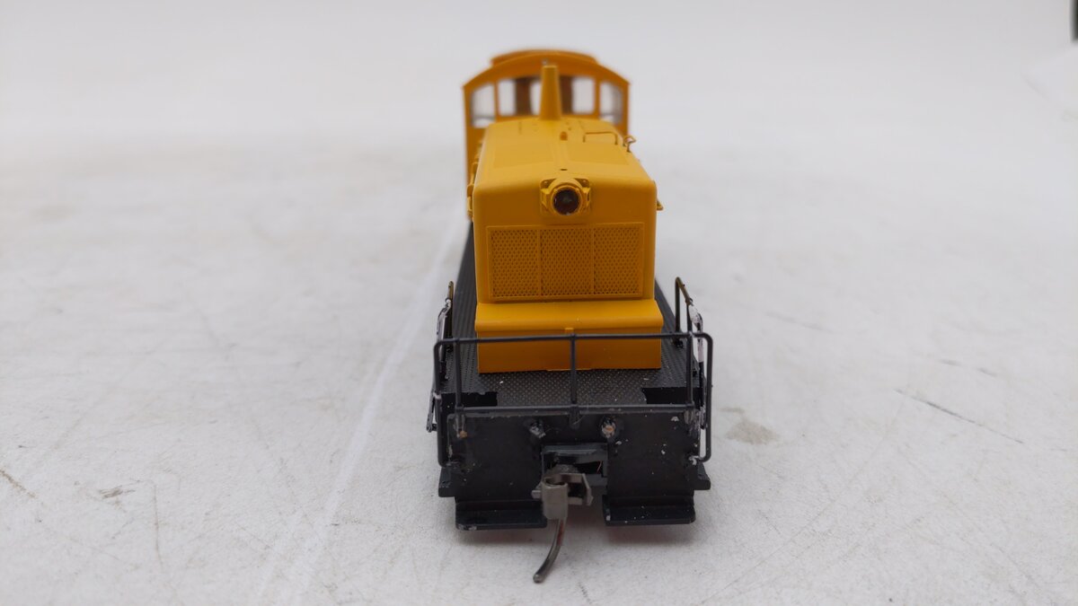 Walthers 932-1362 HO ADM EMD SW-1 Diesel Locomotive #69