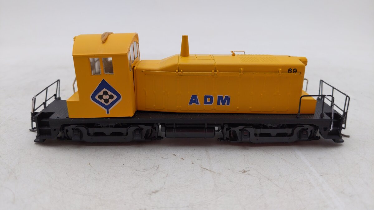Walthers 932-1362 HO ADM EMD SW-1 Diesel Locomotive #69