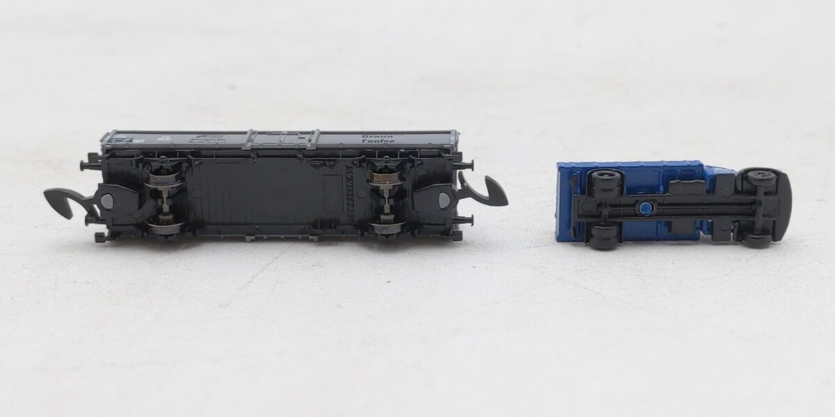 Marklin 80024 Z High-Side Gondola with Flagstone Load