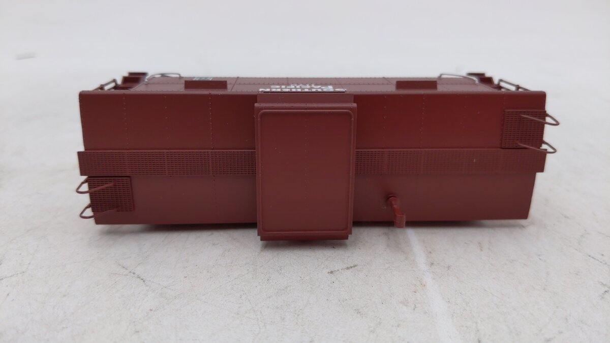 Atlas 20002417 HO Southern Pacific Trainman® C & O Style Cupola Caboose #1170