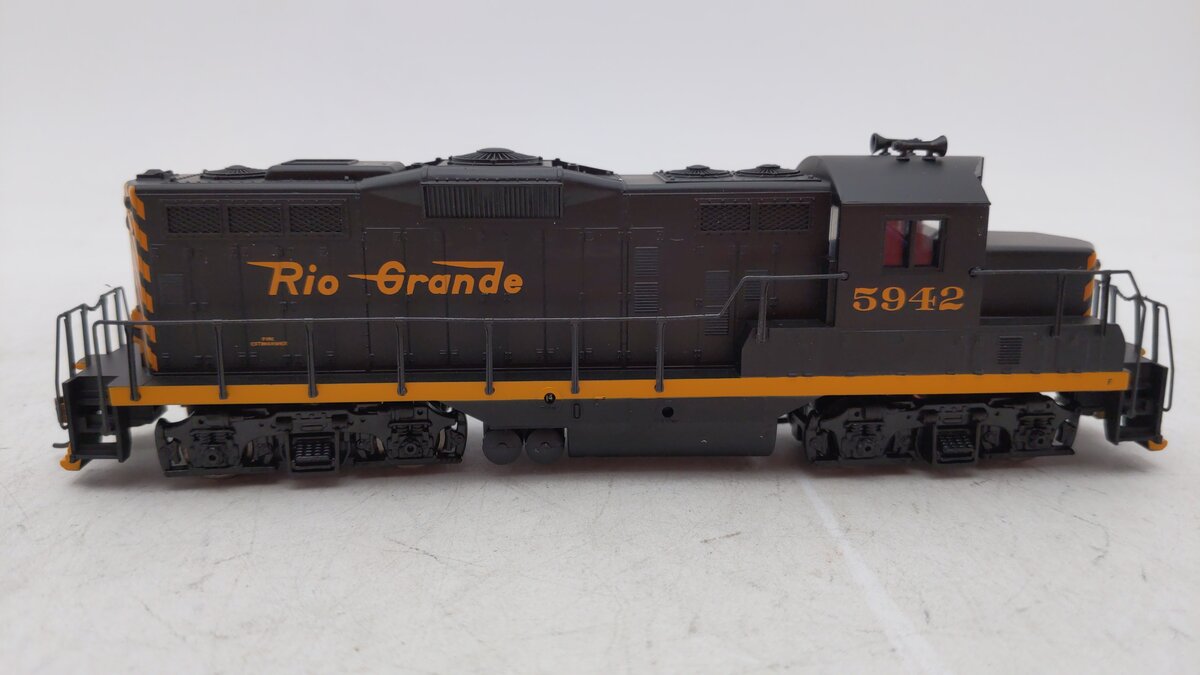 Walthers 931-129 Denver & Rio Grande Western GP9M Locomotive #5942 LN/Box
