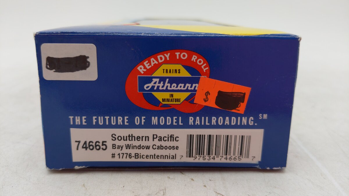 Athearn 74665 HO Southern Pacific (Bicentennial) Bay Window Caboose #1776