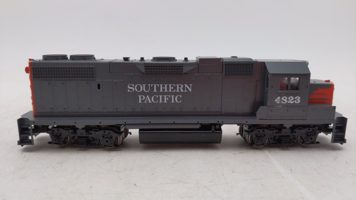 Athearn 4610 HO Southern Pacific GP 38-2 PWR Diesel Locomotive #4823