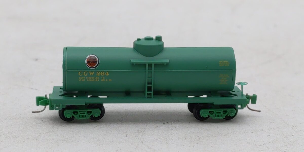 Micro-Trains 53000360 Z Chicago Great Western 40' Single-Dome Tank Car