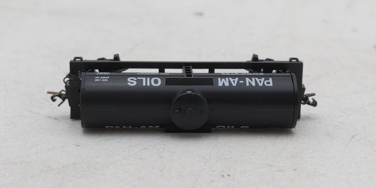 Micro-Trains 53000408 Pan American Petroleum 40' Single-Dome Tank Car #4133