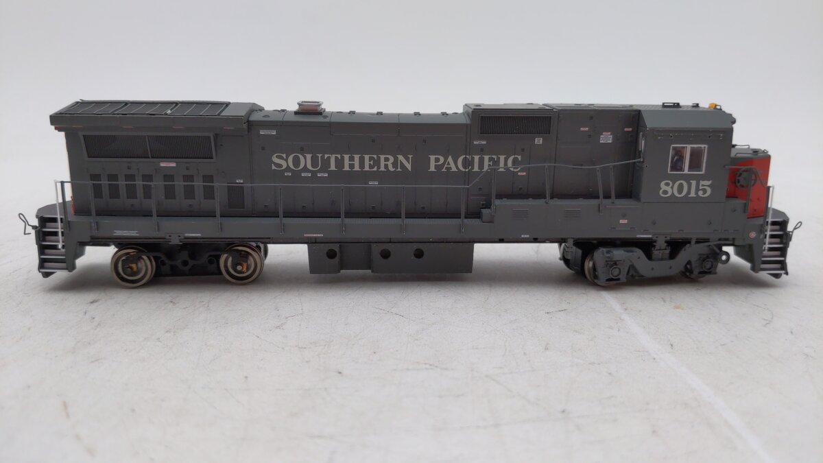 Atlas 7290 HO Southern Pacific Dash 8-40B Silver #8015