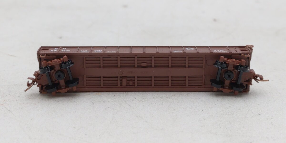 MicroTrains 52300030 Z Southern Pacific 50' Straight Side Gondola w/Scrap Load