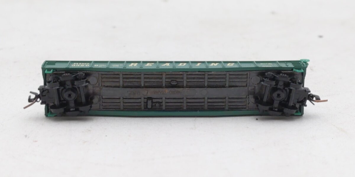 MicroTrains 52200271 Z 50' Gondola/Steel Plate Load Reading Lines #33266