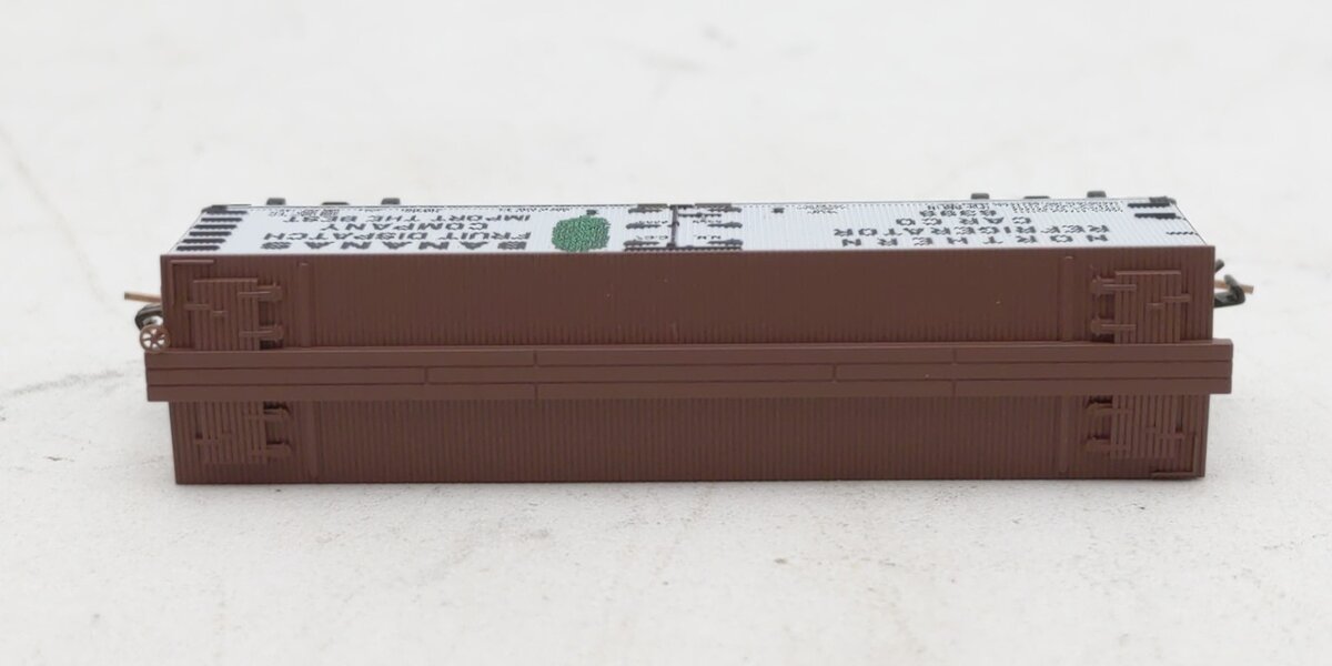 Micro-Trains 51800610 Z NRCC 40’ Double-Sheathed Wood Reefers #6399