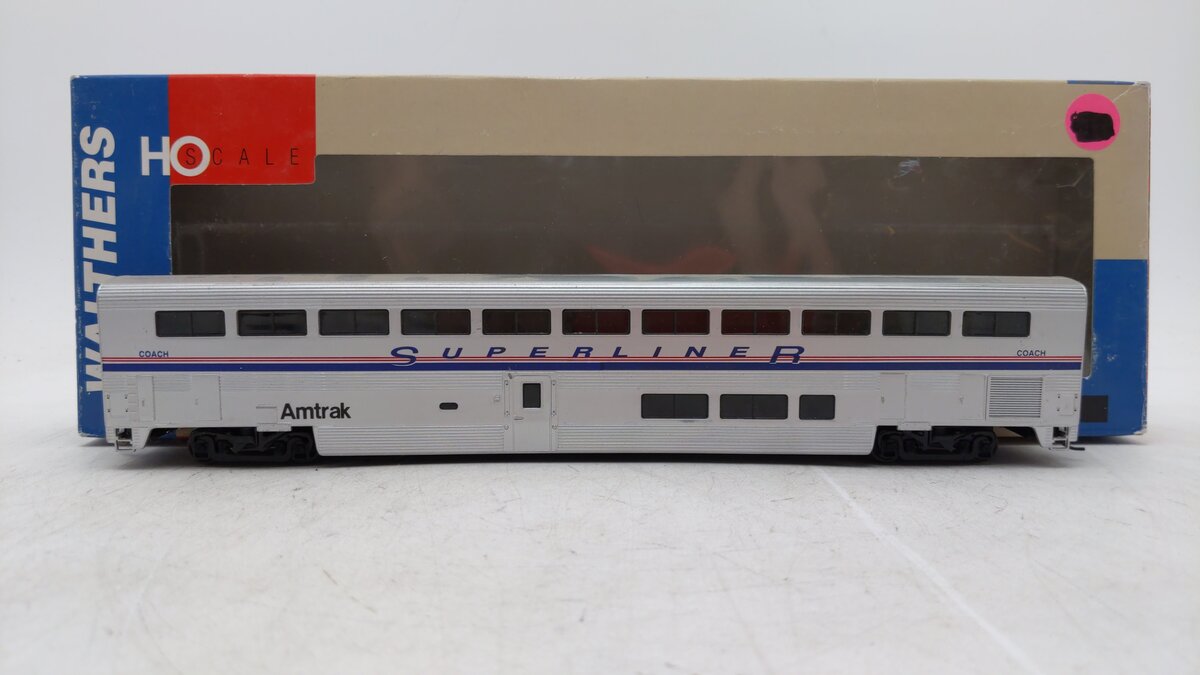 Walthers 932-6101 Amtrak 85' Superliner II Coach Car #34102-34139 EX/Box