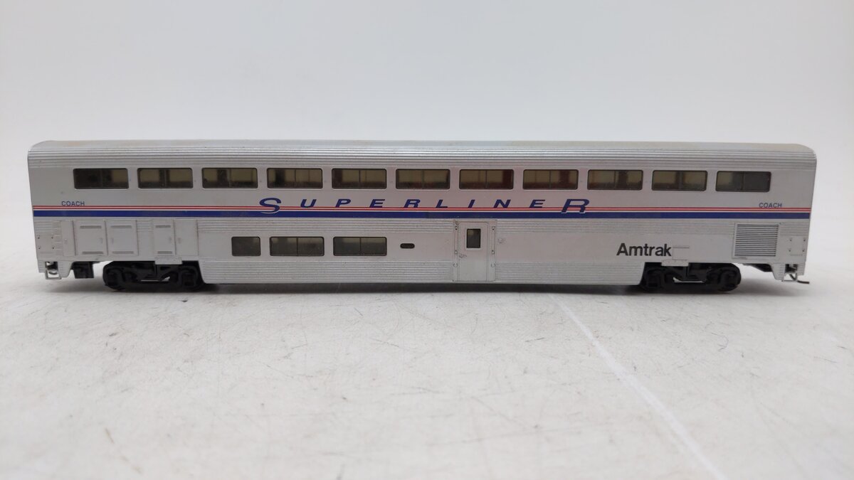 Walthers 932-6101 Amtrak 85' Superliner II Coach Car #34102-34139 EX/Box