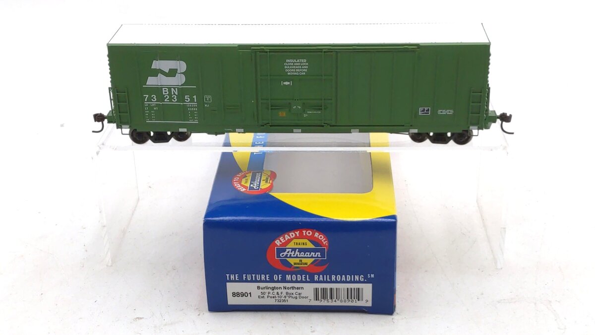 Athearn 88901 HO Scale Burlington Northern 50' PC&F Rib Side Boxcar #732351