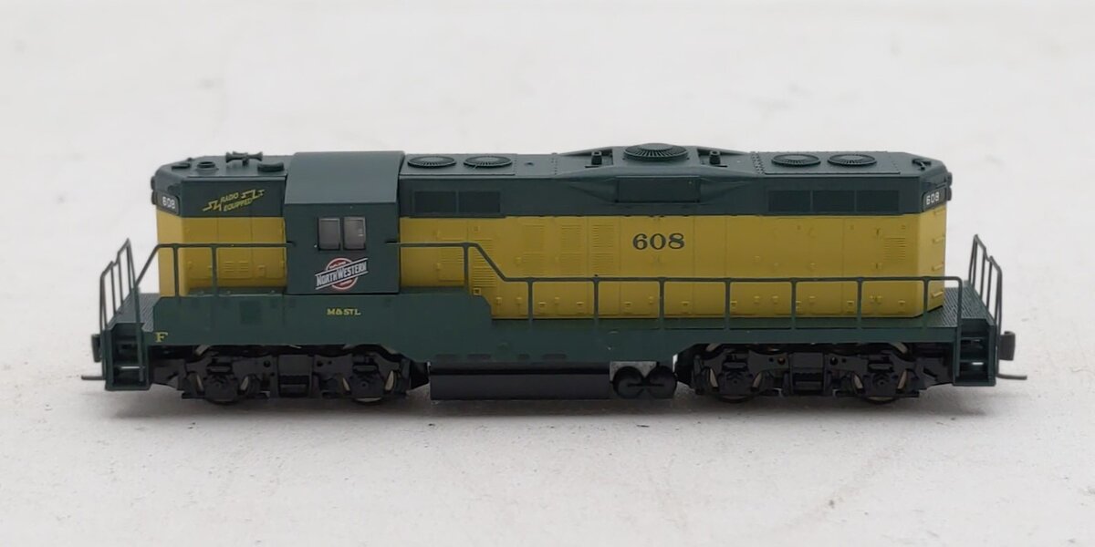 Micro-Trains 98201072 Z CNW EMD GP9 Powered Diesel Locomotive #608 LN/Box