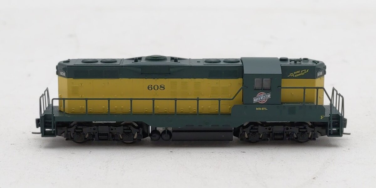 Micro-Trains 98201072 Z CNW EMD GP9 Powered Diesel Locomotive #608 LN/Box