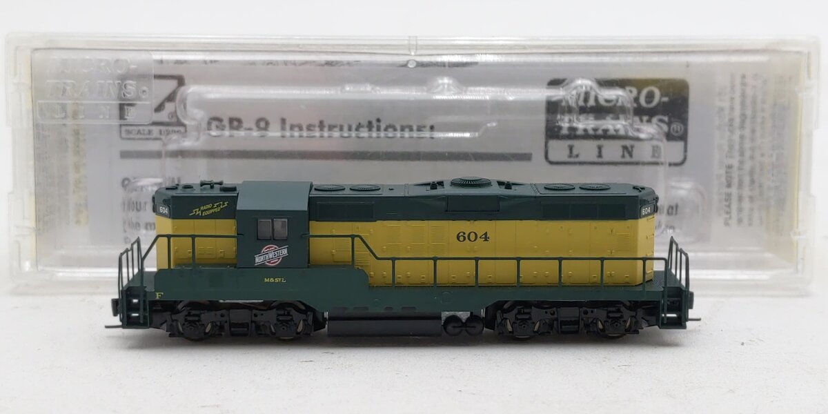 Micro-Trains 98201071 Z CNW EMD GP9 Powered Diesel Locomotive #604