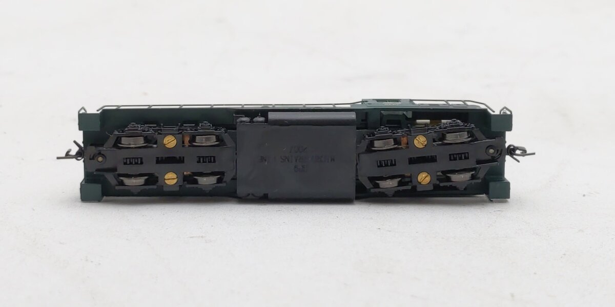 Micro-Trains 98201071 Z CNW EMD GP9 Powered Diesel Locomotive #604