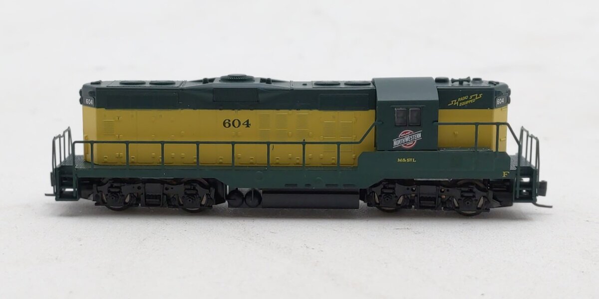 Micro-Trains 98201071 Z CNW EMD GP9 Powered Diesel Locomotive #604
