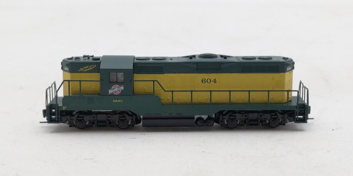 Micro-Trains 98201071 Z CNW EMD GP9 Powered Diesel Locomotive #604