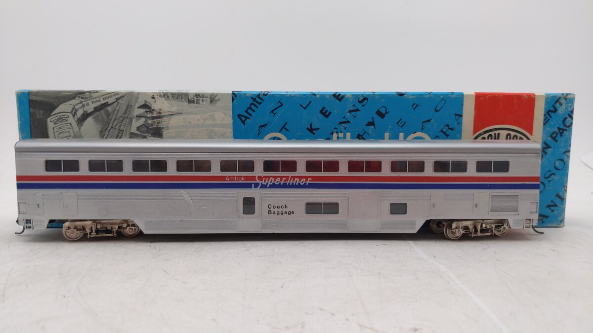 Con-Cor 0001-000821 HO Amtrak Ph II 85' Streamlined Superliner Coach/Baggage Car