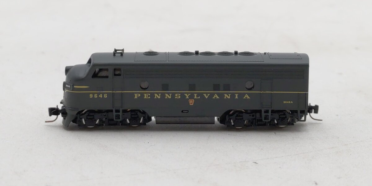 Micro-Trains 98001090 Z Pennsylvania Railroad F7 Powered A-Unit #9646A LN/Box