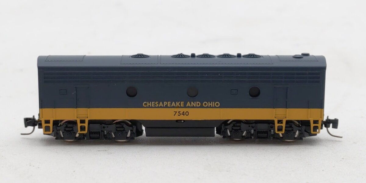 Micro-Trains 98002402 Z C&O F7B Unit Powered Diesel Locomotive #7540