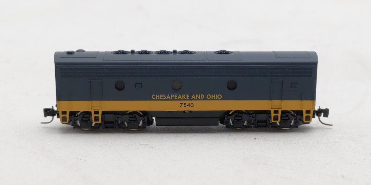 Micro-Trains 98002402 Z C&O F7B Unit Powered Diesel Locomotive #7540