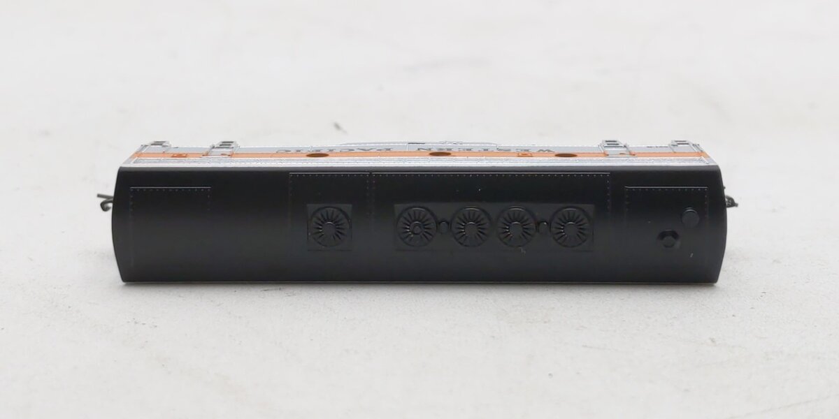 Micro-Trains 98002421 Z WP F7 B Unit Powered Diesel Locomotive #921-B
