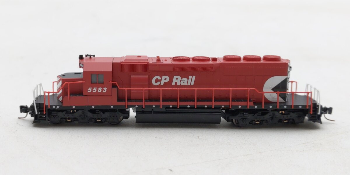 Micro-Trains 97001182 Z Canadian Pacific SD40-2 Powered Diesel Locomotive #5583