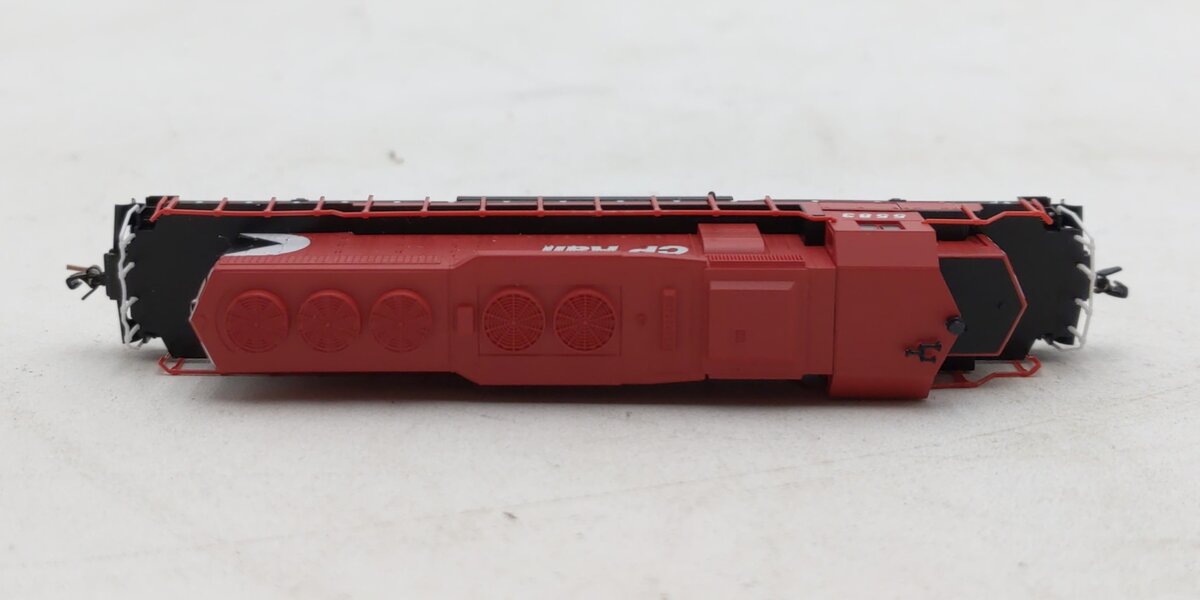 Micro-Trains 97001182 Z Canadian Pacific SD40-2 Powered Diesel Locomotive #5583