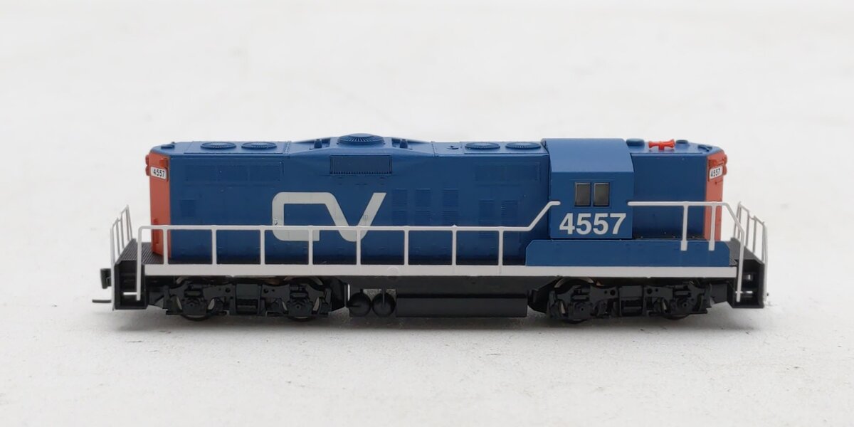 Micro-Trains 98201150 Z Central Vermont EMD GP9 Powered Diesel Locomotive #4557