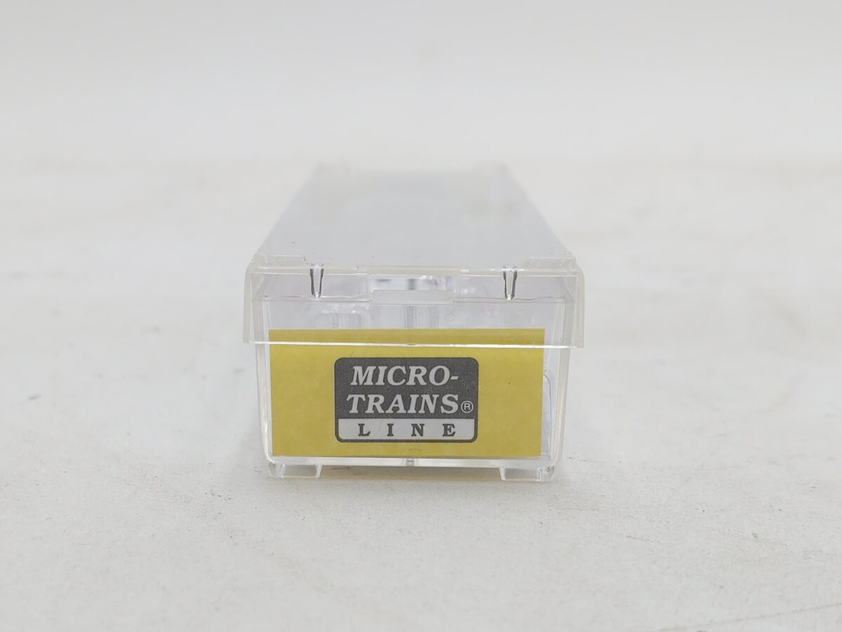 Micro-Trains 98201150 Z Central Vermont EMD GP9 Powered Diesel Locomotive #4557