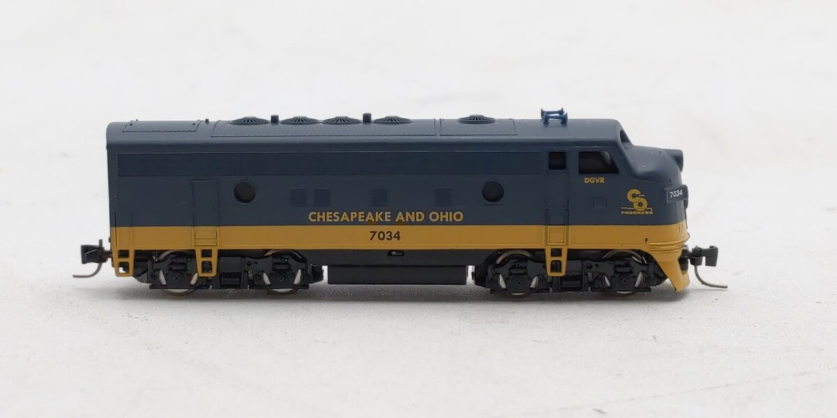 Micro-Trains 98001401 Z C&O F7 A Unit Powered Diesel Locomotive #7034