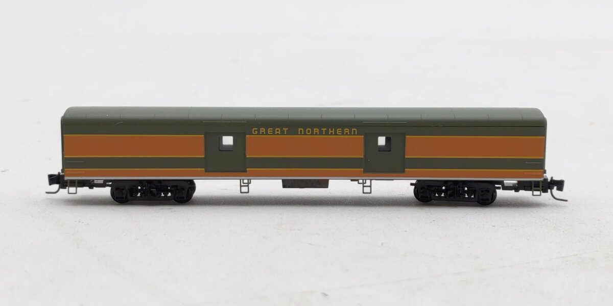 Micro-Trains 55300030 Z Great Northern 70' Lightweight Smoothside Baggage Car LN/Box