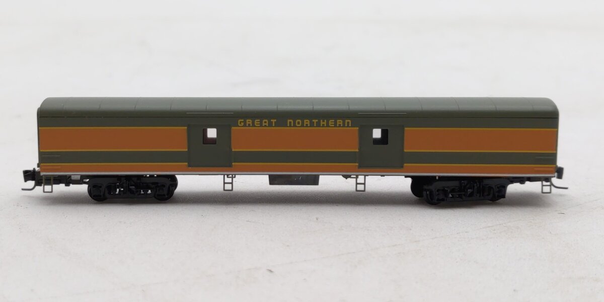 Micro-Trains 55300030 Z Great Northern 70' Lightweight Smoothside Baggage Car LN/Box
