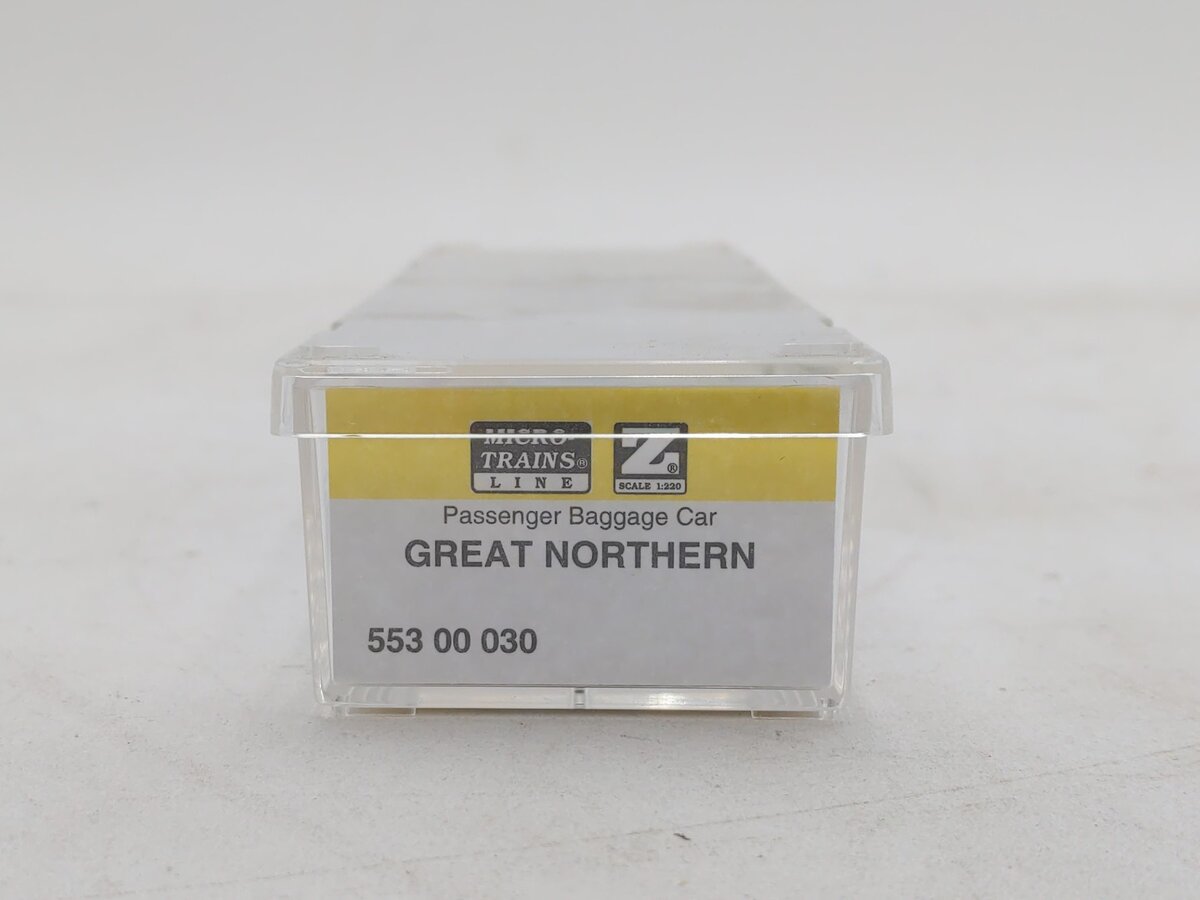 Micro-Trains 55300030 Z Great Northern 70' Lightweight Smoothside Baggage Car LN/Box