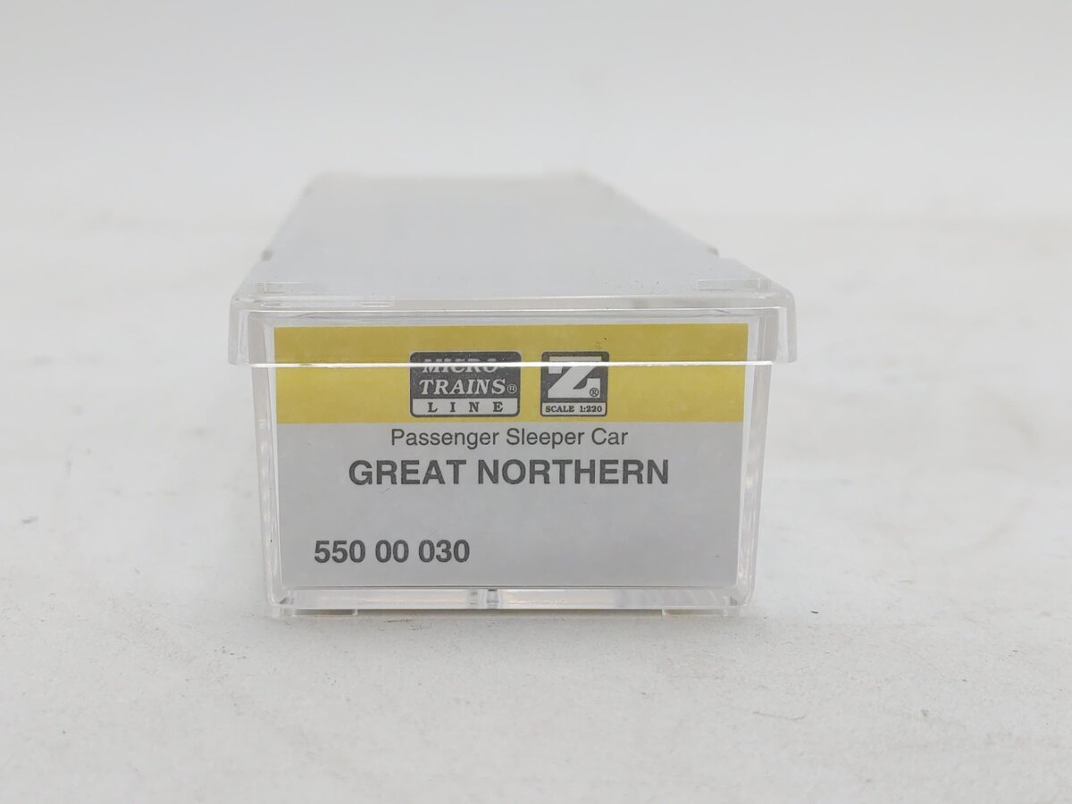 Micro-Trains 55000030 Z Great Northern 83' Lightweight Smoothside Sleeper Car