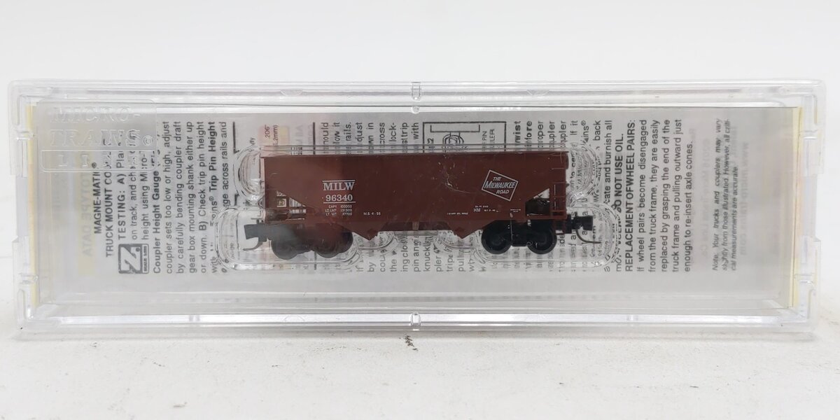 Micro-Trains 53300141 Z MILW 33' O.S. Twin Bay Hopper w/ Coal Load #96340