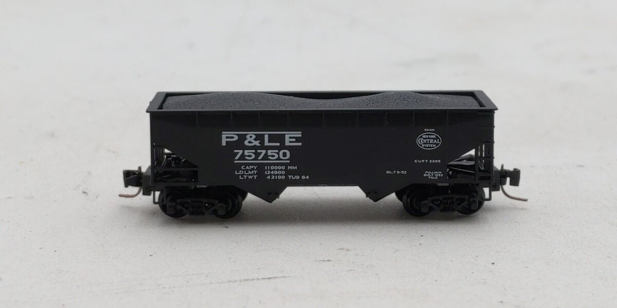 Micro-Trains 53300131 Z Pittsburgh and Lake Erie 33' 2-Bay Hopper #75750