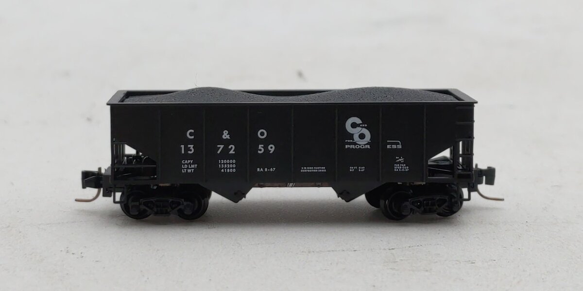 Micro-Trains 53400102 Z C&O 33' Twin Bay Rib Side Hopper w/Load #137259