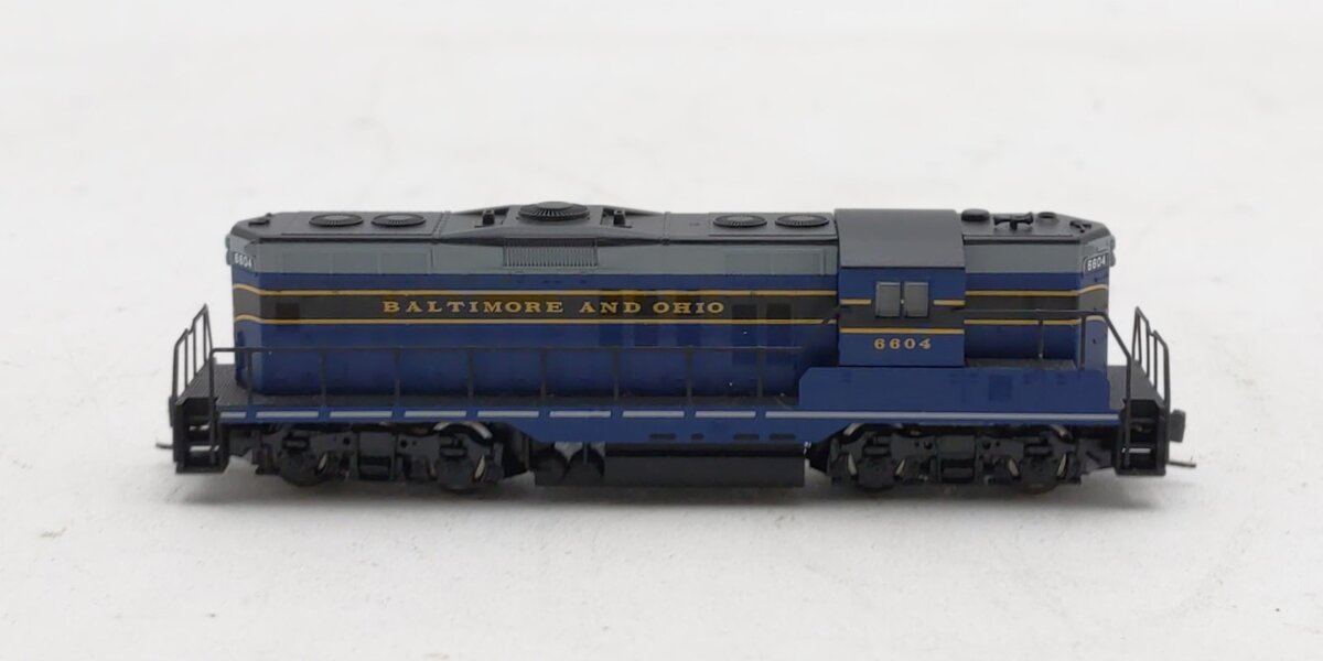 Micro-Trains 98201111 Z Baltimore & Ohio EMD GP9 Powered Diesel Locomotive #6604