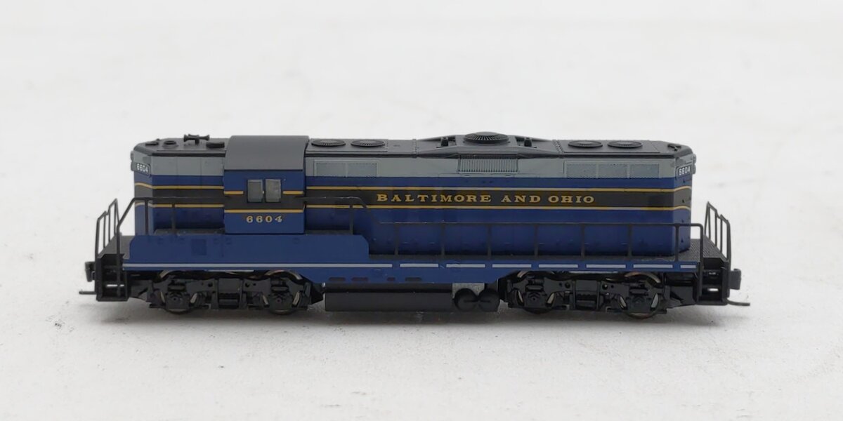 Micro-Trains 98201111 Z Baltimore & Ohio EMD GP9 Powered Diesel Locomotive #6604