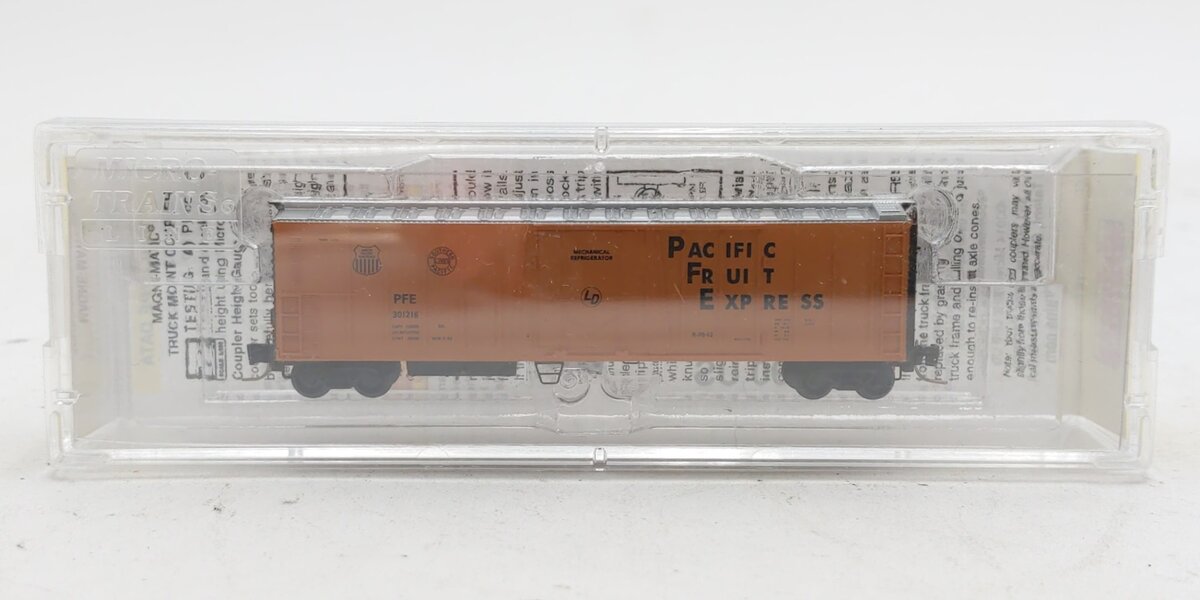 Micro-Trains 54900011 Z PFE 51' Rib-Side Mechanical Reefer #301216