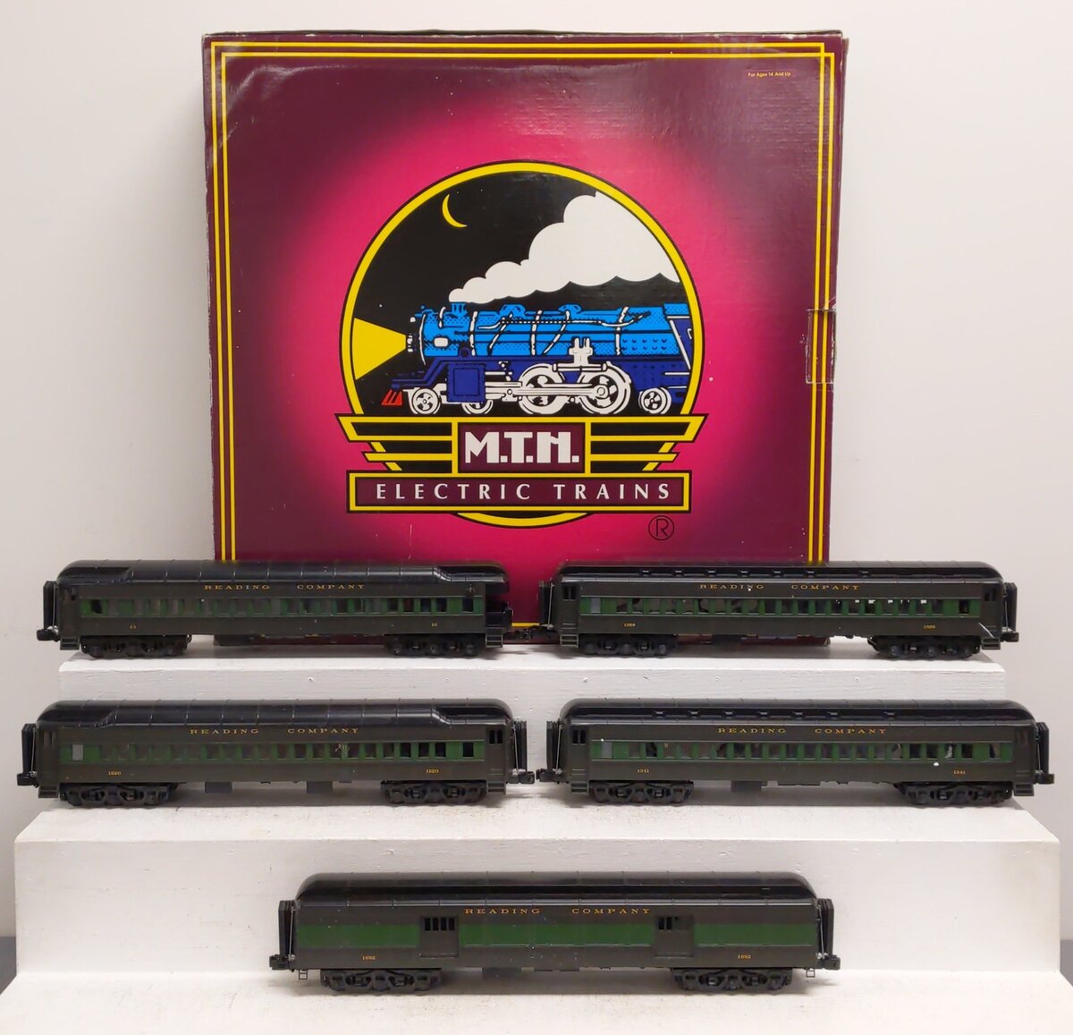 MTH 20-4099 O Reading 70' Madison Passenger Car Set (Set of 5)