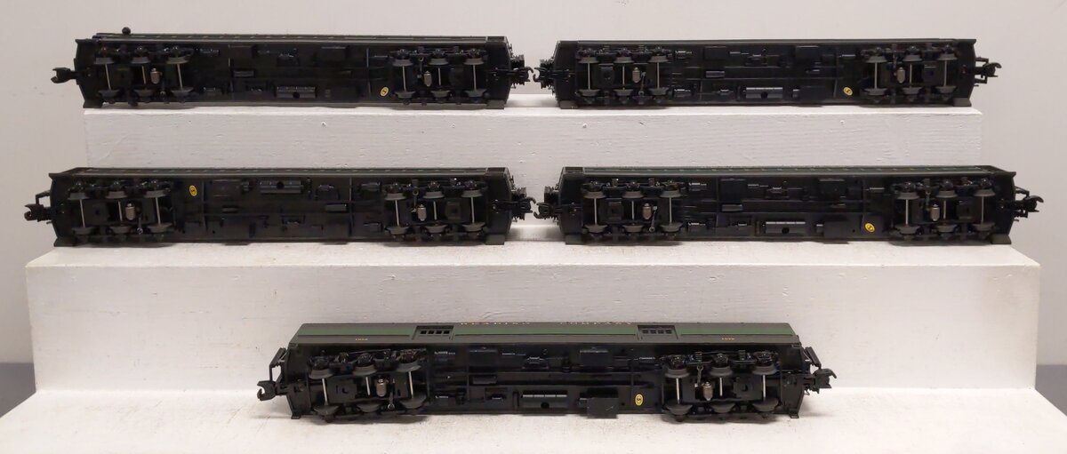 MTH 20-4099 O Reading 70' Madison Passenger Car Set (Set of 5)