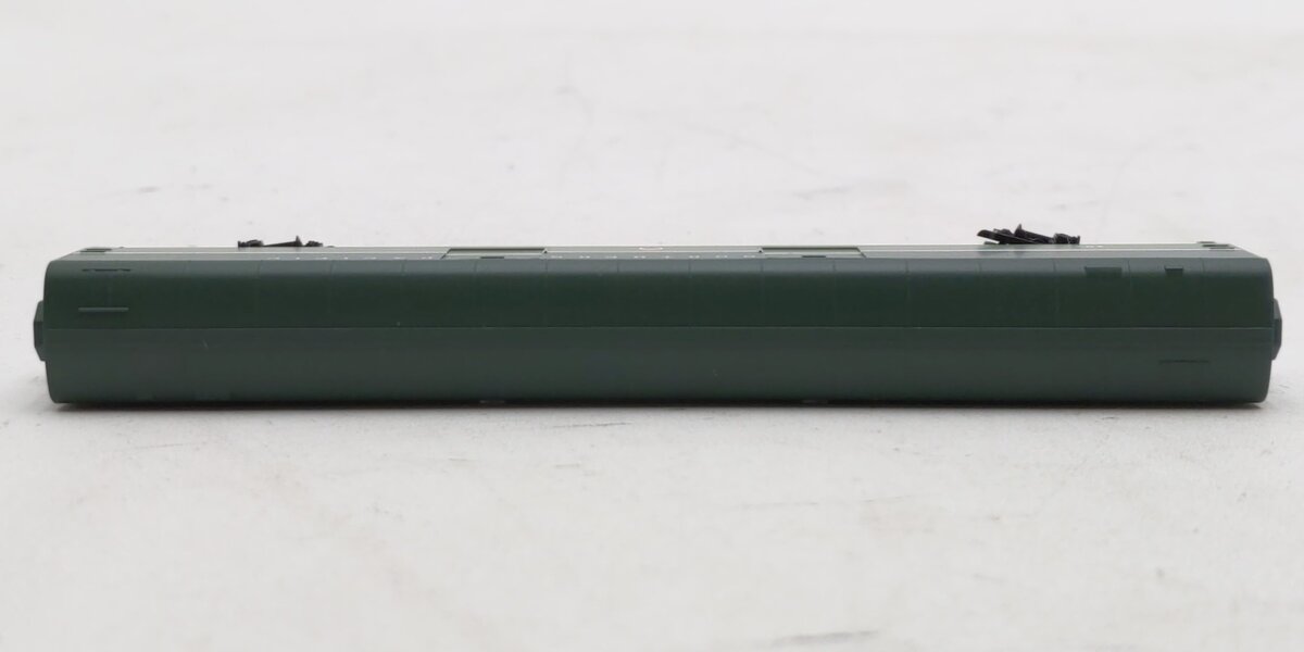 Micro-Trains 55400120 Z Northern Pacific 83' Passenger Baggage Car #401