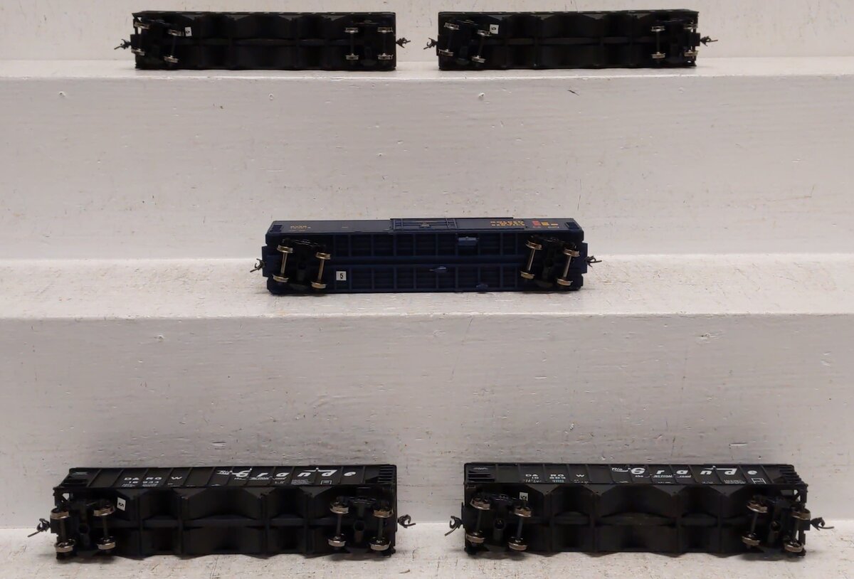 Walthers Assorted HO Freight Cars [5]: 16598, 16926, 700075, 16503, 16934 LN