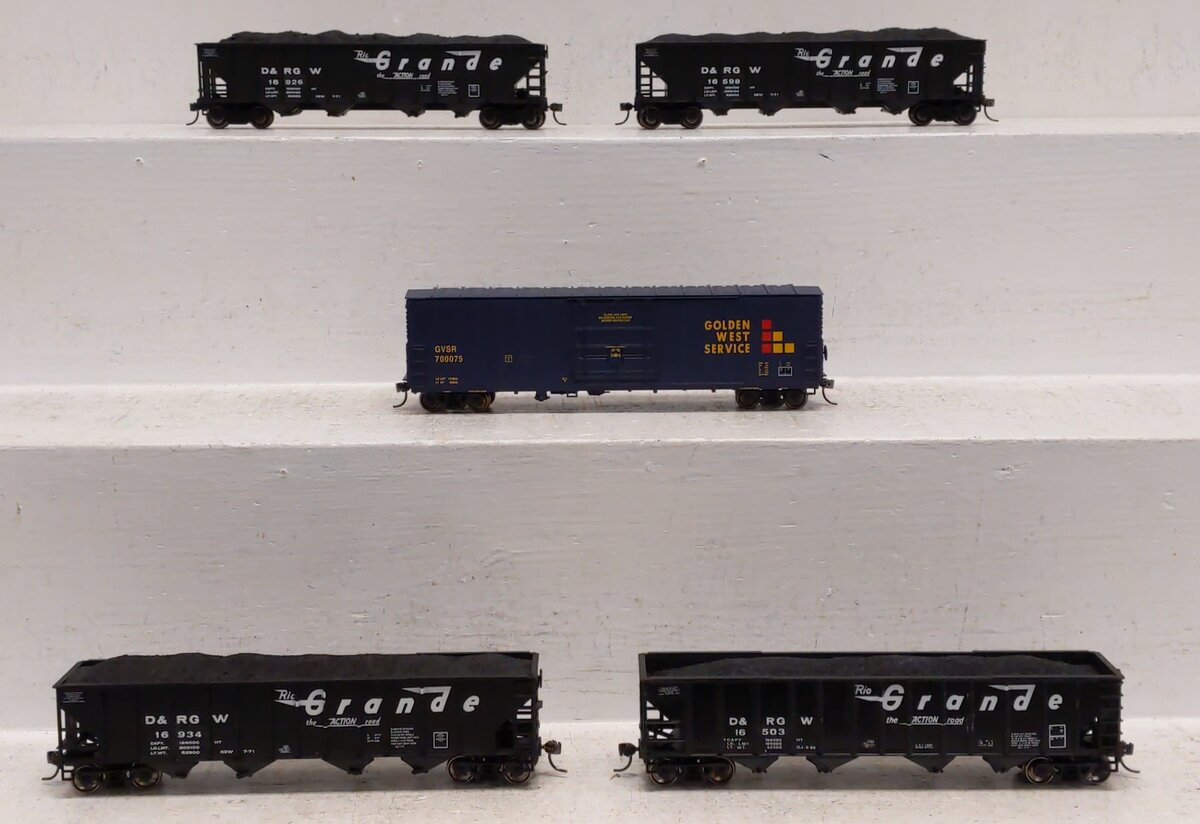 Walthers Assorted HO Freight Cars [5]: 16598, 16926, 700075, 16503, 16934 LN